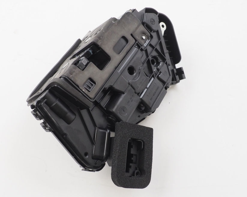 Fecho da porta dianteira direita VAG 5TB837016C