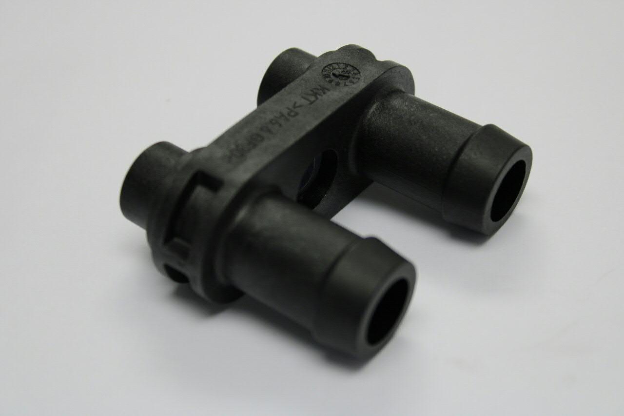 6Q0121065N VAG Tubo de ligação de mangueiras de forno no painel de motor