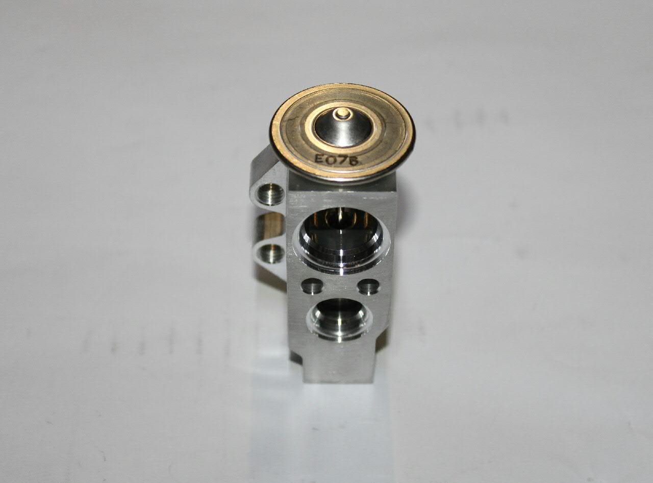 Compre 6Q0820679G VAG Válvula TRV de aparelho de ar condicionado