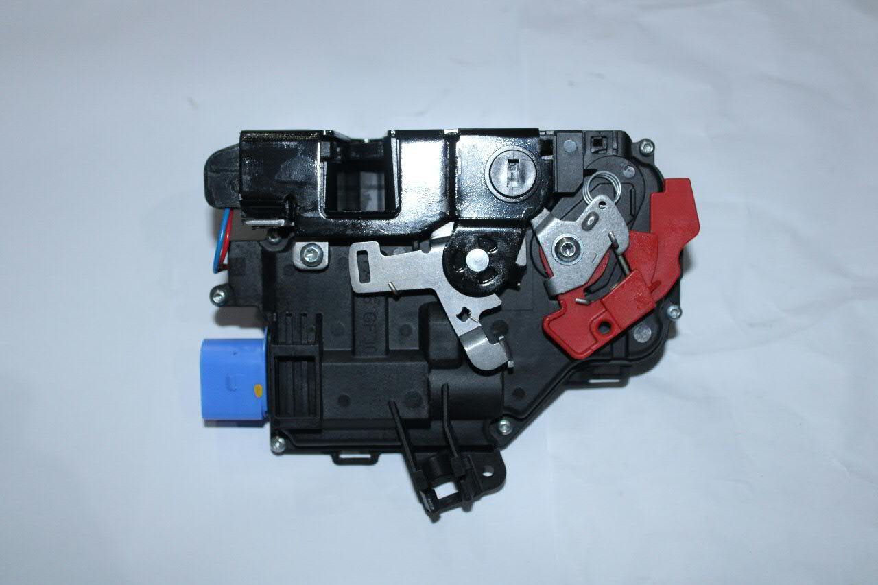 Fecho da porta traseira esquerda VAG 7L0839015D preço, a partir de 40,86 USD