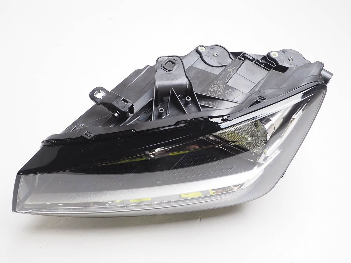 Luz esquerda Audi Q2  GAB, GAG