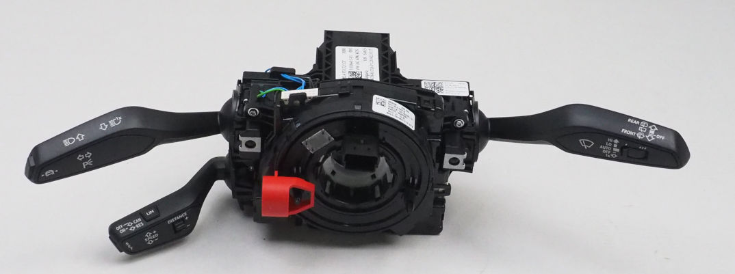 82A953521GF VAG Comutador instalado na coluna da direção, montado