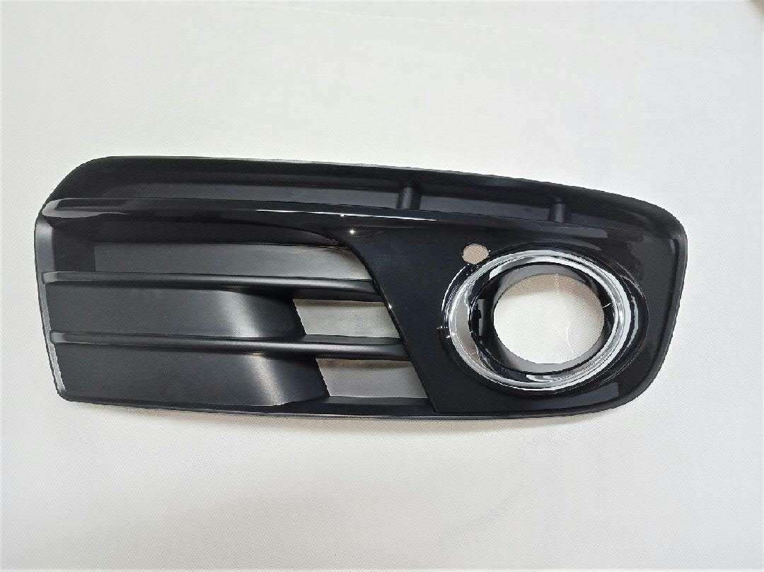 Tampão (grelha) das luzes de nevoeiro do pára-choque dianteiro direito VAG 8R0807682JBJI preço, a partir de 46,32 USD