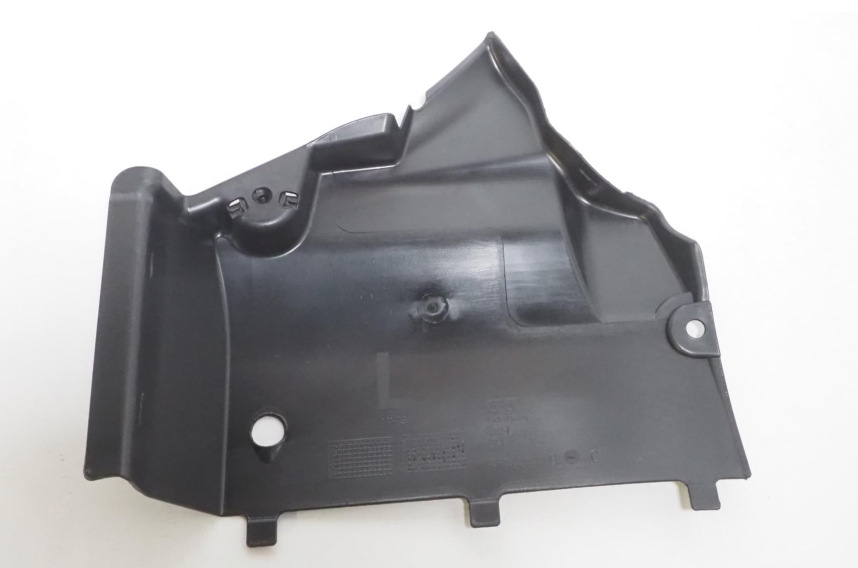 8R0825201C VAG Proteção dianteira esquerda de fundo