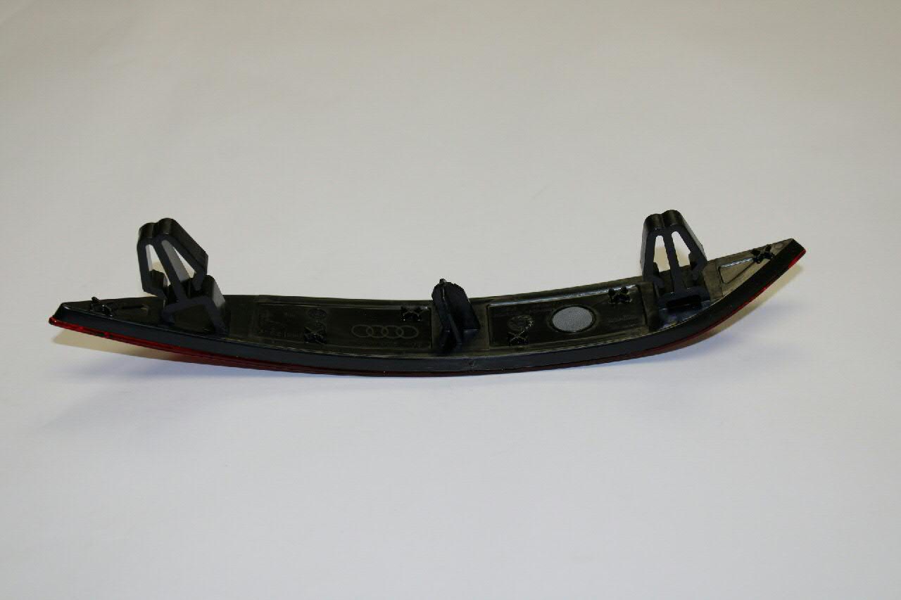 Compre 8V0945106 VAG Retrorrefletor (refletor) do pára-choque traseiro direito