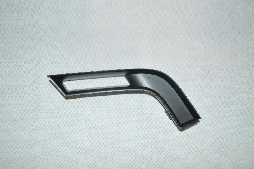 Compre 8V3807823 VAG Moldura esquerda do pára-choque dianteiro