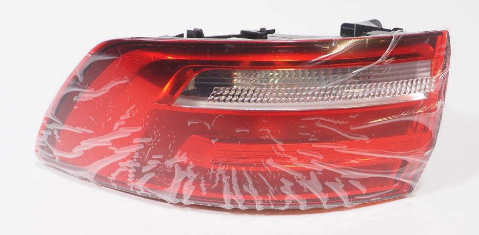8W9945070 VAG Lanterna traseira direita externa
