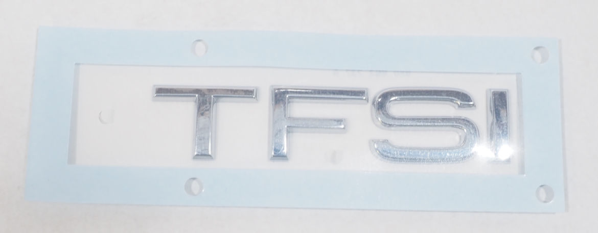 Emblema de tampa de porta-malas (emblema de firma) para Audi Q3  8UB, 8UG