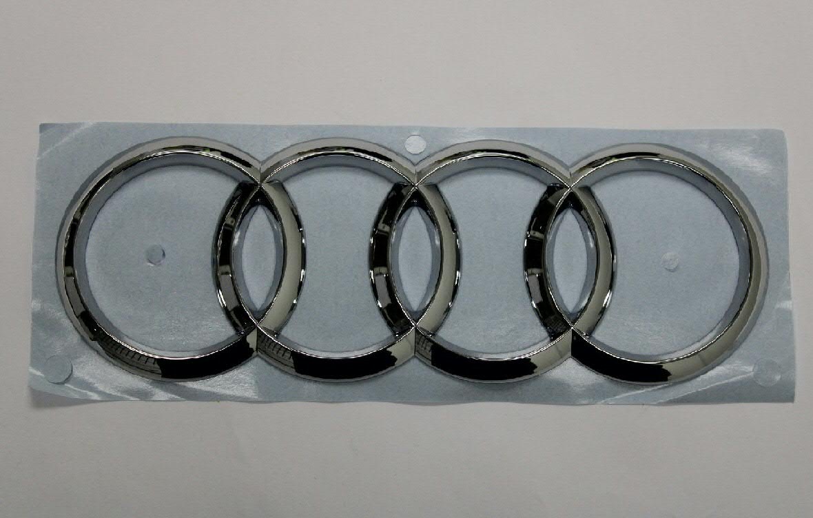 Emblema de tampa de porta-malas (emblema de firma) Audi Q3  F3B