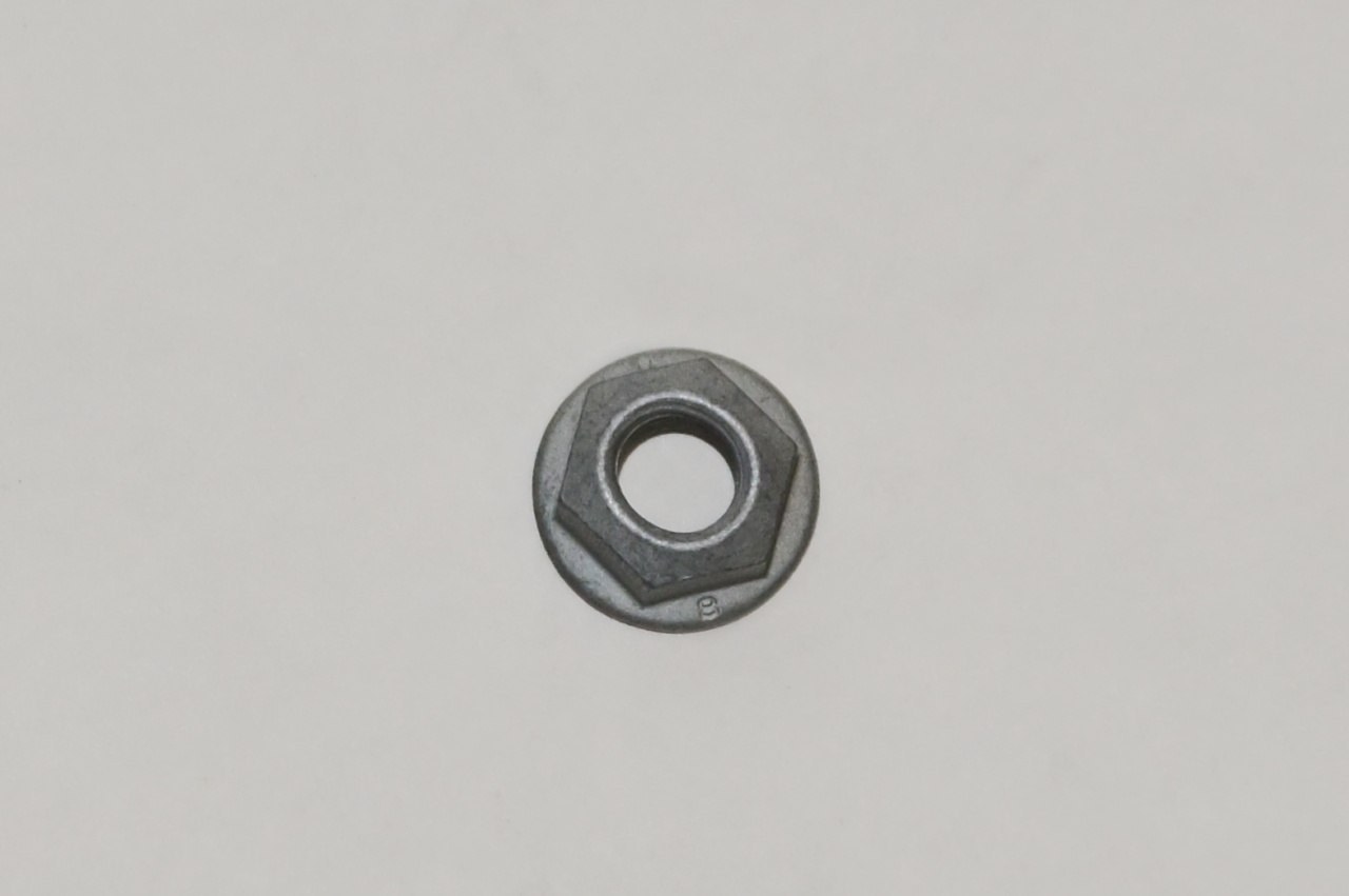 N10286111 VAG Porca de parafuso de fixação de braço oscilante dianteiro inferior